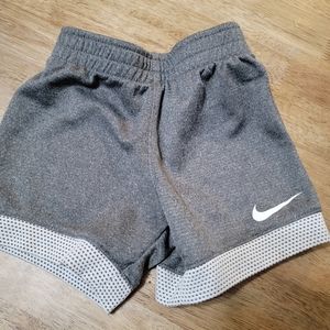 Nike shorts 2t